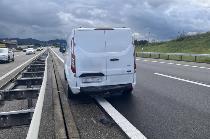 Der Fahrer des Lieferwagens wurde als fahrunfähig eingestuft.