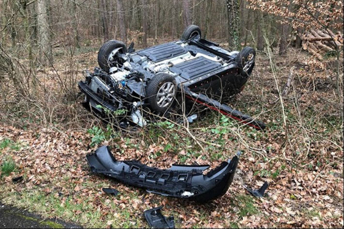 Verkehrsunfall mit überschlagenem Fahrzeug