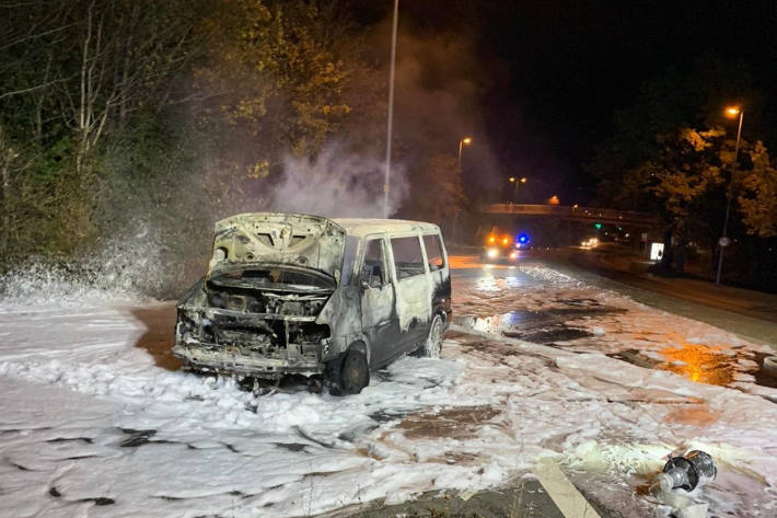 Pkw brennt vollständig aus in Hildesheim