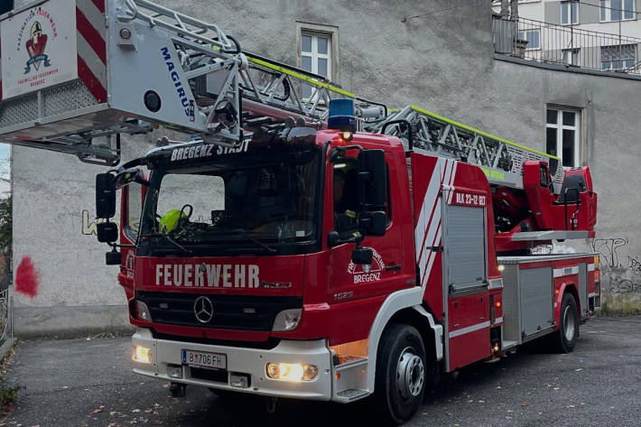 Die Feuerwehr Bregenz-Stadt barg das Kind aus dem Gebäude.