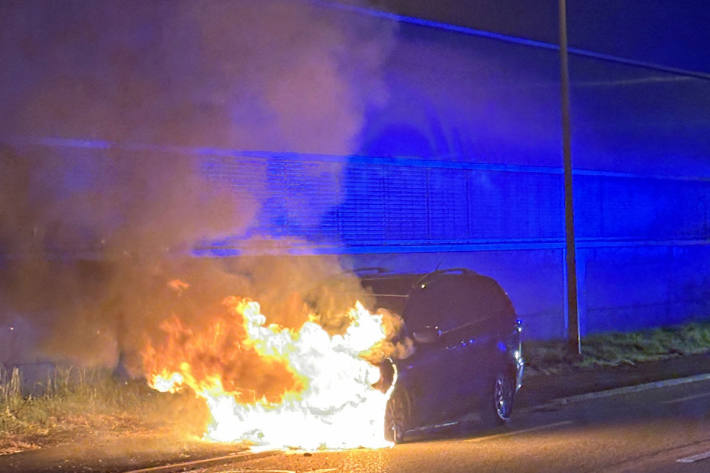 Auto in Vollbrand