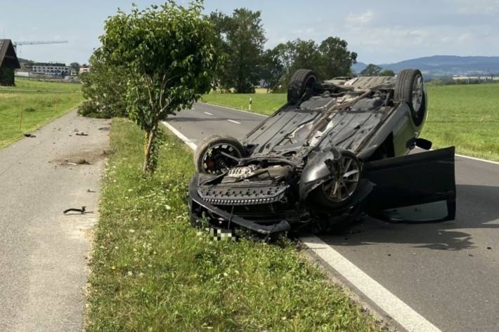 Heftiger Crash gestern in Oberrüti AG. Alkohol war im Spiel.