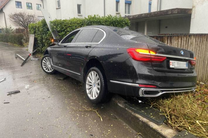 In Birmenstorf AG nickte ein junger Lenker ein.