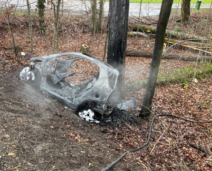 Die 18-Jährige konnte vor dem Brandausbruch das Fahrzeug selbständig verlassen