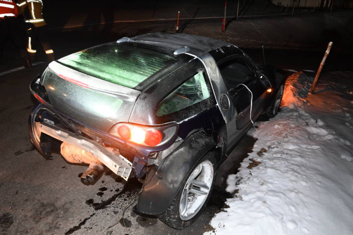 Mit dem Auto von der Strasse abgekommen und überschlagen