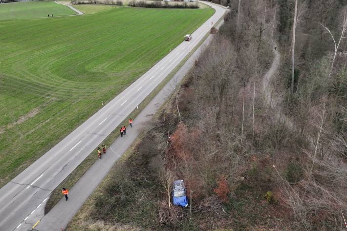 In Dietlikon ZH hat sich ein Unfall eines Sportwagens zugetragen. Der Fahrer wurde festgenommen.