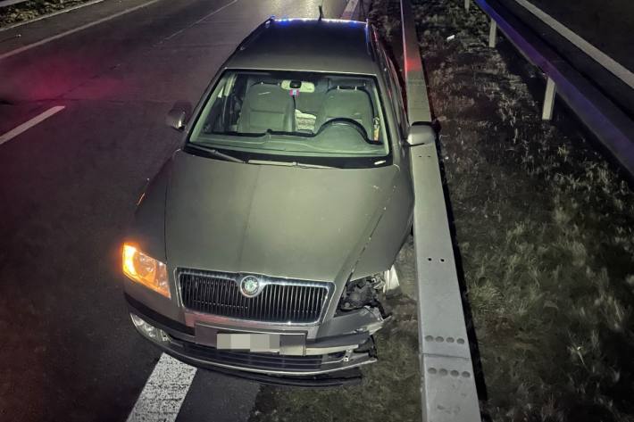 Der Lenker im Skoda hatte beim Selbstunfall in Islikon TG Alkohol im Blut.