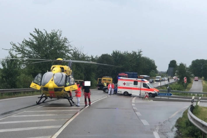 Vorfahrtsunfall mit Einsatz eines Rettungshubschraubers in Edenkoben