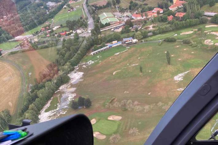  Einige Fahrzeuge wurden beschädigt