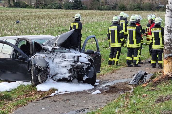 Der getunte VW-Golf wurde total beschädigt.