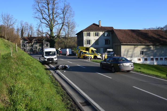 Verletzter Motorradfahrer nach Verkehrsunfall