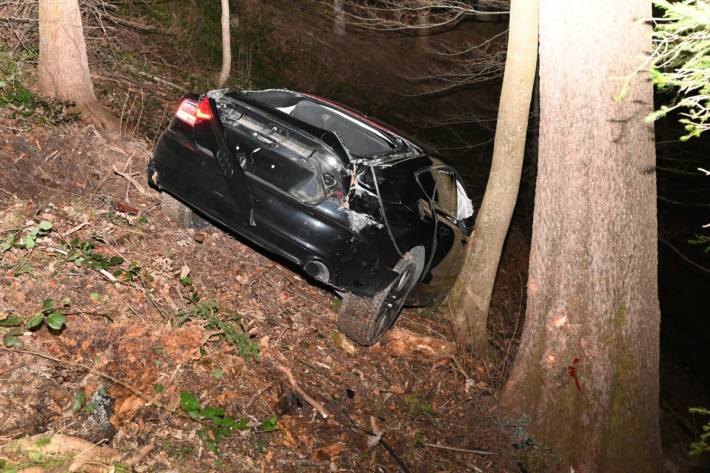 Unter Alkoholeinfluss Unfall in Ebnat-Kappel gebaut.