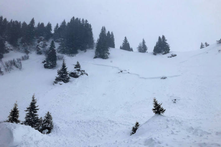 Skitourengänger von Lawine verschüttet