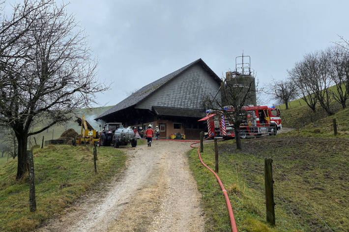 Eine Person nach Brand auf Bauernhof im Spital