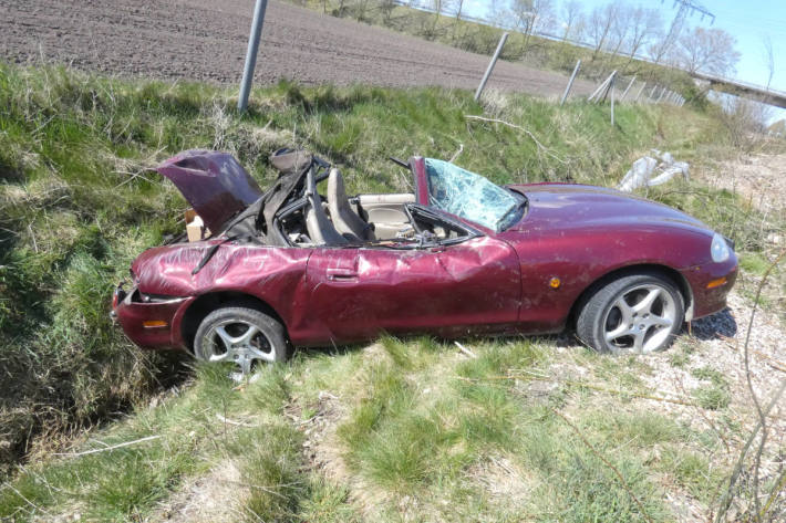 Folie nimmt Fahrzeugführer die Sicht auf der A29 bei Oldenburg