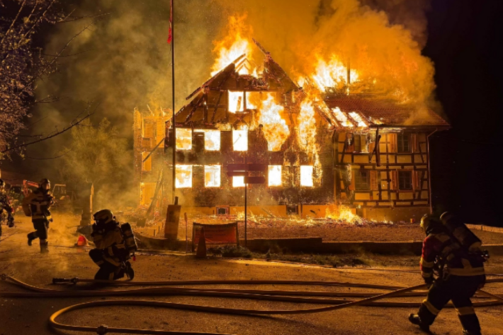 Brand auf einem Landwirtschaftsbetrieb