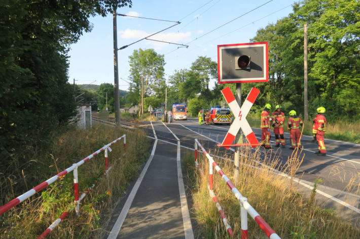 Tragischer Unfall an Bahnübergang – 78-jährige Fußgängerin in Velbert-Neviges verstorben