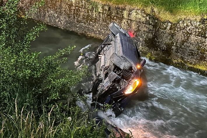 Der 18-Jährige landete mit dem Auto in den Dürrbach.