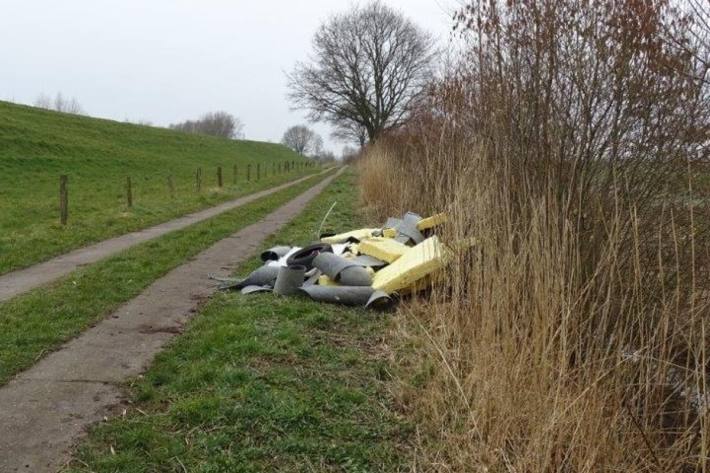 Abfall einfach draussen entsorgt.