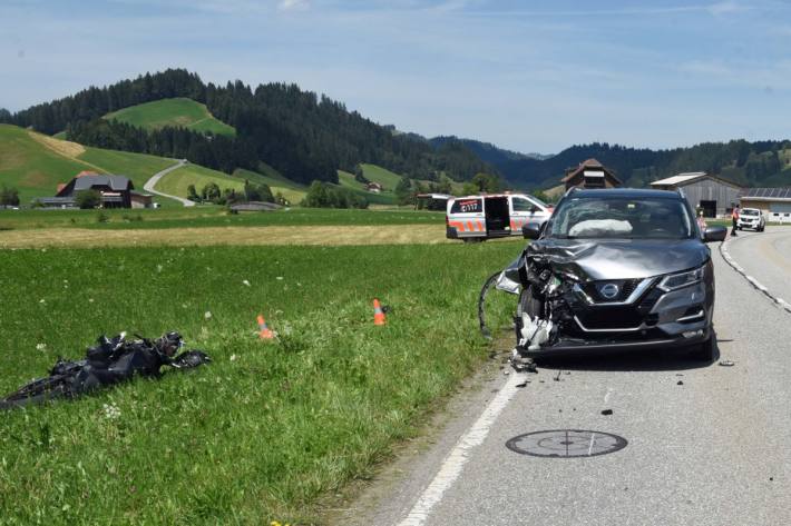In Scholzmatt-Marbach hat sich ein Unfall zwischen Auto und Motorrad ereignet.