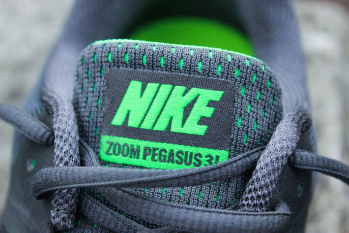 Der Tatverdächtige soll bei einem Privatverkauf von einem Paar Schuhe, den Verkäufer in Wien mit einem Messer bedroht haben (Symbolbild)