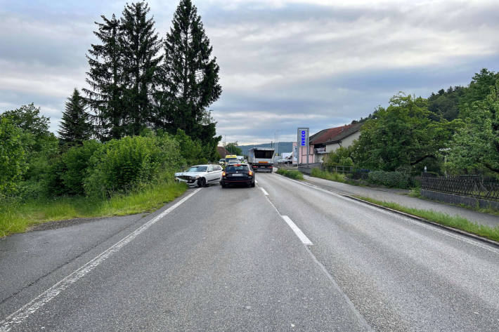 Ein Autofahrer ist am Steuer eingeschlafen