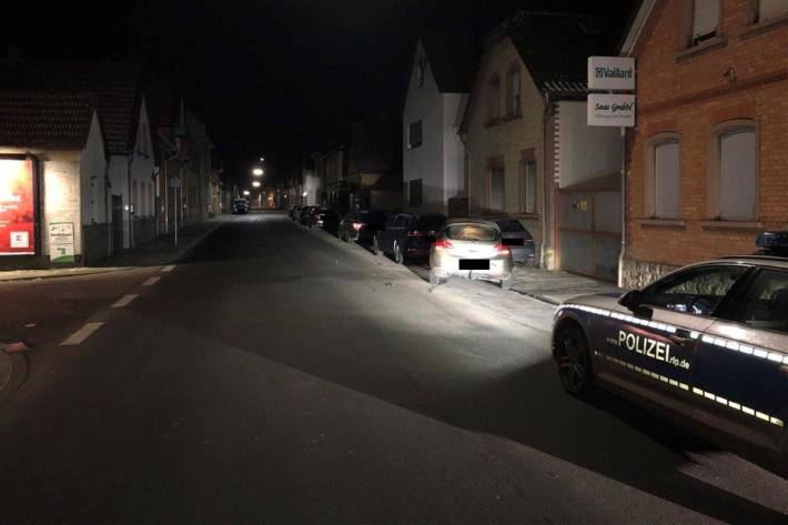 Verkehrsunfall aufgrund Alkohol mit anschließender Flucht zu Fuß in Worms