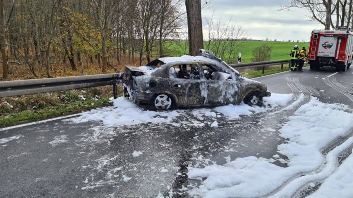 Fahrzeugbrand verursacht Vollsperrung der B84 bei Bad Langensalza