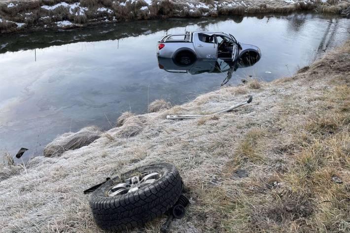 Lieferwagen landet im Inn