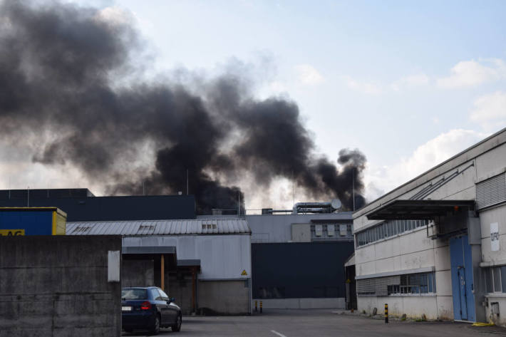 Brand in Industriebetrieb erfordert grosses Aufgebot an Einsatzkräften