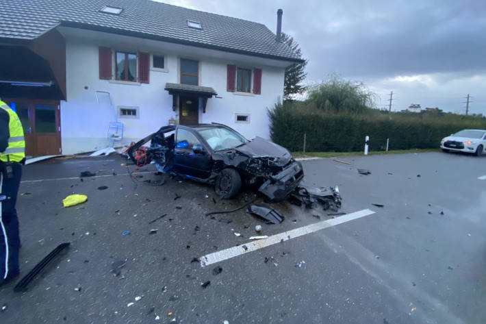 Lenker nach Unfall schwer verletzt