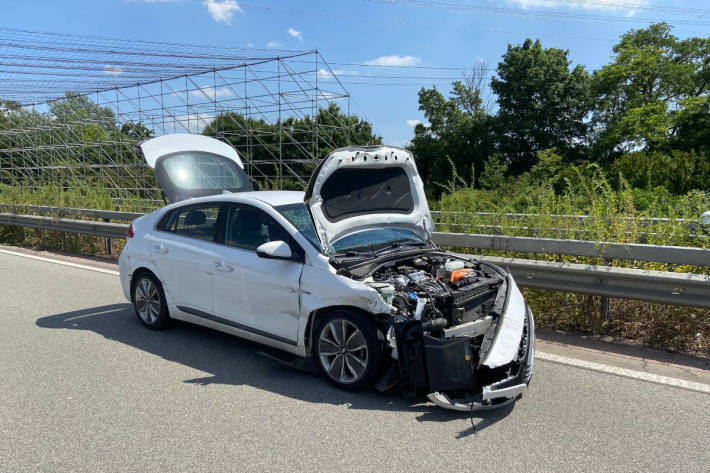 Unfall wegen gesundheitlicher Probleme auf der A6 bei Frankenthal