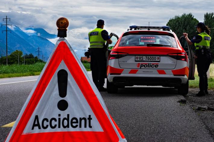 Ein fahrradfahrer kommt in Sion bei einem Verkehrsunfall ums Leben. (Symbolbild)