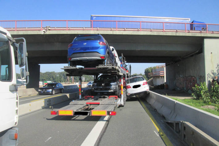 Verkehrsunfall mit hohem Sachschaden auf der A1