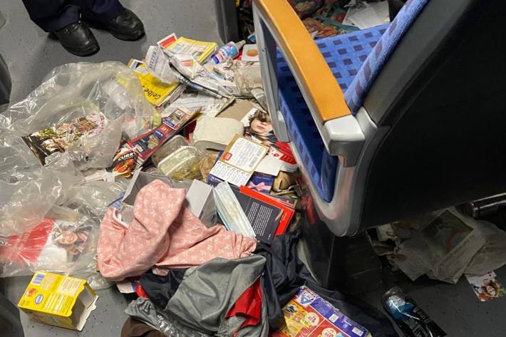 Die Zugbegleiterin eines Regionalexpress hatte in Kiel Schwierigkeiten mit einem Reisenden
