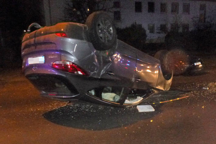 Auto überschlägt sich – Fahrerin schwer verletzt