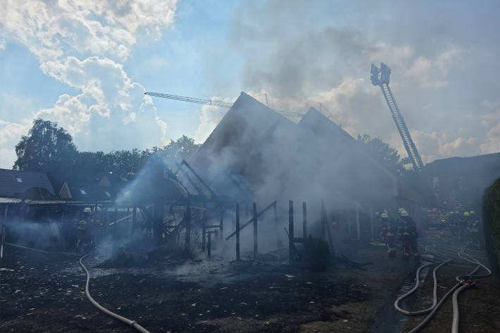 Das Endreihenhaus ist durch den Brand unbewohnbar.