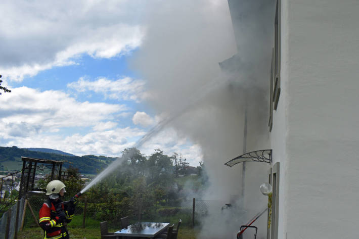 Brennende Kerze verursacht Wohnungsbrand in Hitzkirch