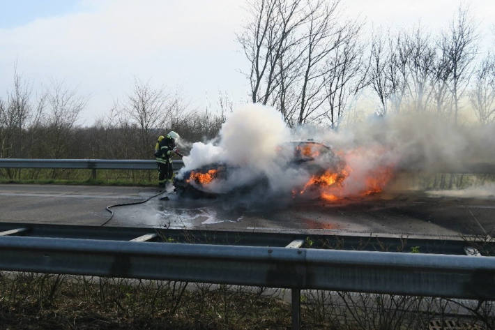 Pkw-Vollbrand auf der Autobahn 29 – Mehrstündige Vollsperrung