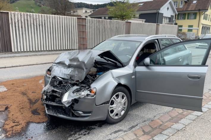 Beim Unfall in Dagmersellen gestern wurde ein Audi total zerstört.