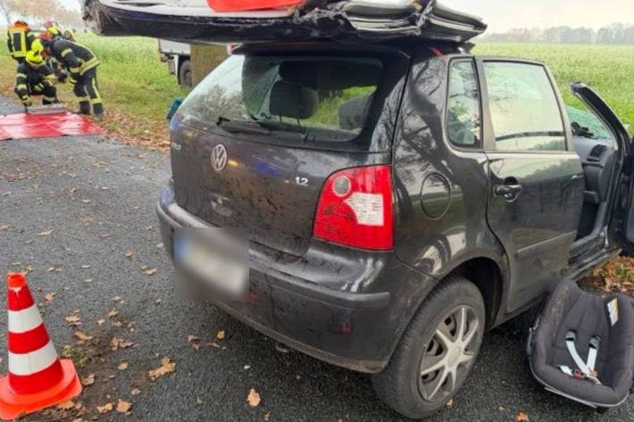 Der Fahrer wurde lebensgefährlich verletzt.