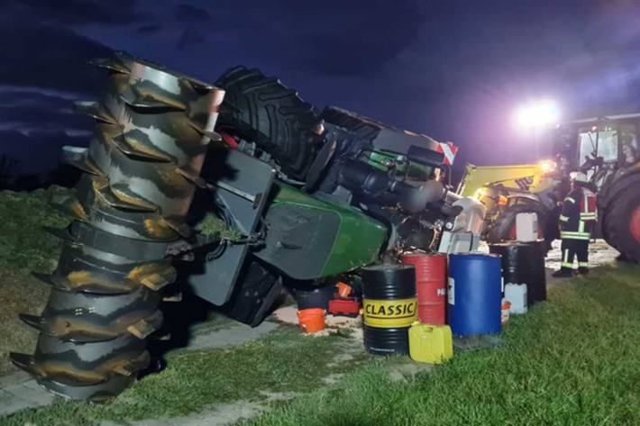 Bild des umgestürzten Traktors