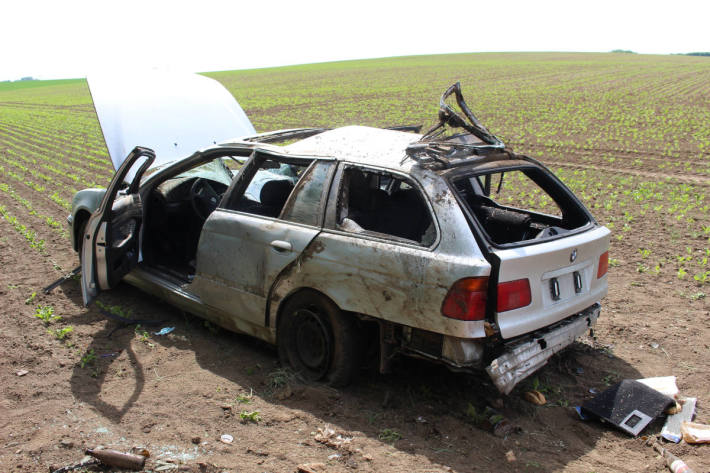 Betrunken mit BMW in der Kurve überschlagen