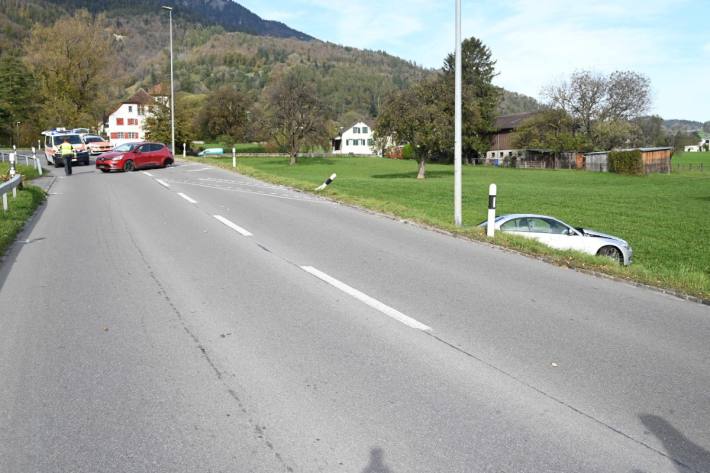 Vier Personen wurden beim Unfall verletzt.