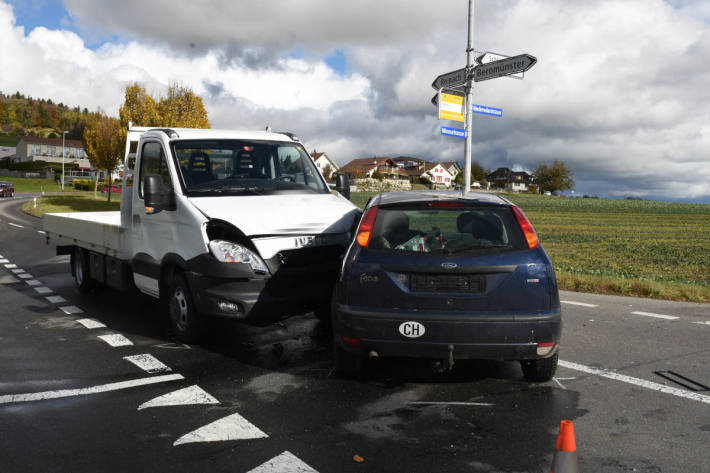 Zwei Personen verletzt bei Unfall auf Kreuzung in Rickenbach