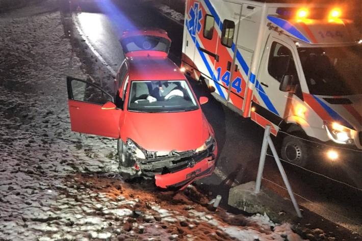 Bei einem Unfall gestern in Elm GL erlitt das Auto einen Totalschaden.