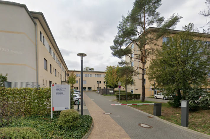 In dieser Klinik ereignete sich der Mordversuch.