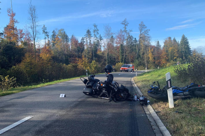 Drei Verletzte bei Motorradunfall in Affoltern am Albis