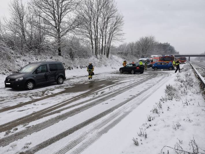 Straßenglätte sorgt für diverse Verkehrsunfälle im Bereich Geestland und der A27