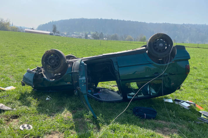 Überschlagenes Unfallfahrzeug in Villmergen